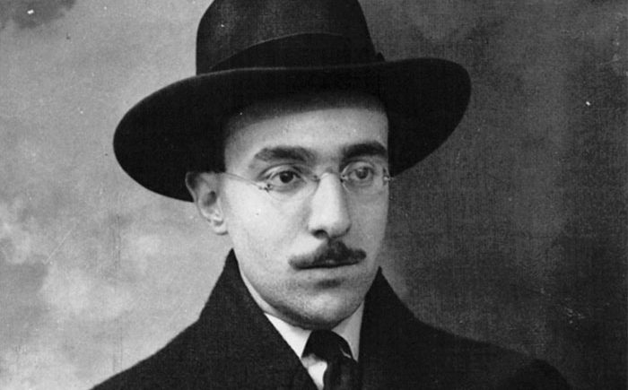 Fernando Pessoa- a minha arte é ser eu , no Santander Cultural.